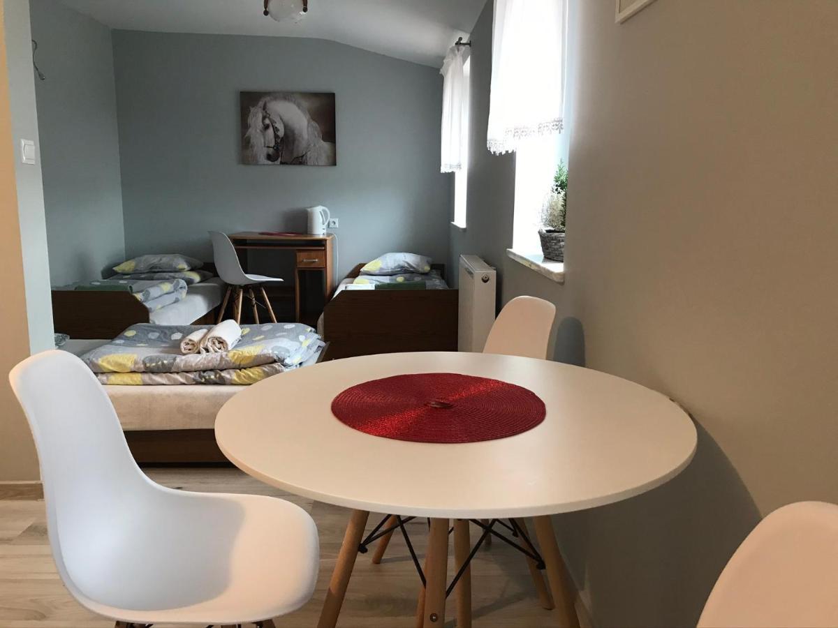 Bed and Breakfast Stajnia Pod Debem Стараховице Экстерьер фото