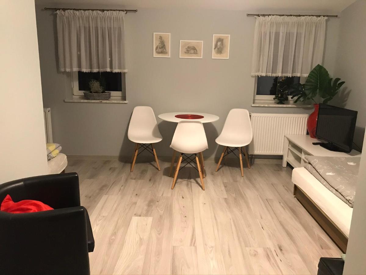 Bed and Breakfast Stajnia Pod Debem Стараховице Экстерьер фото