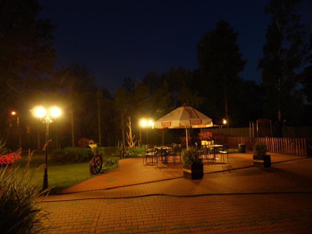 Bed and Breakfast Stajnia Pod Debem Стараховице Экстерьер фото