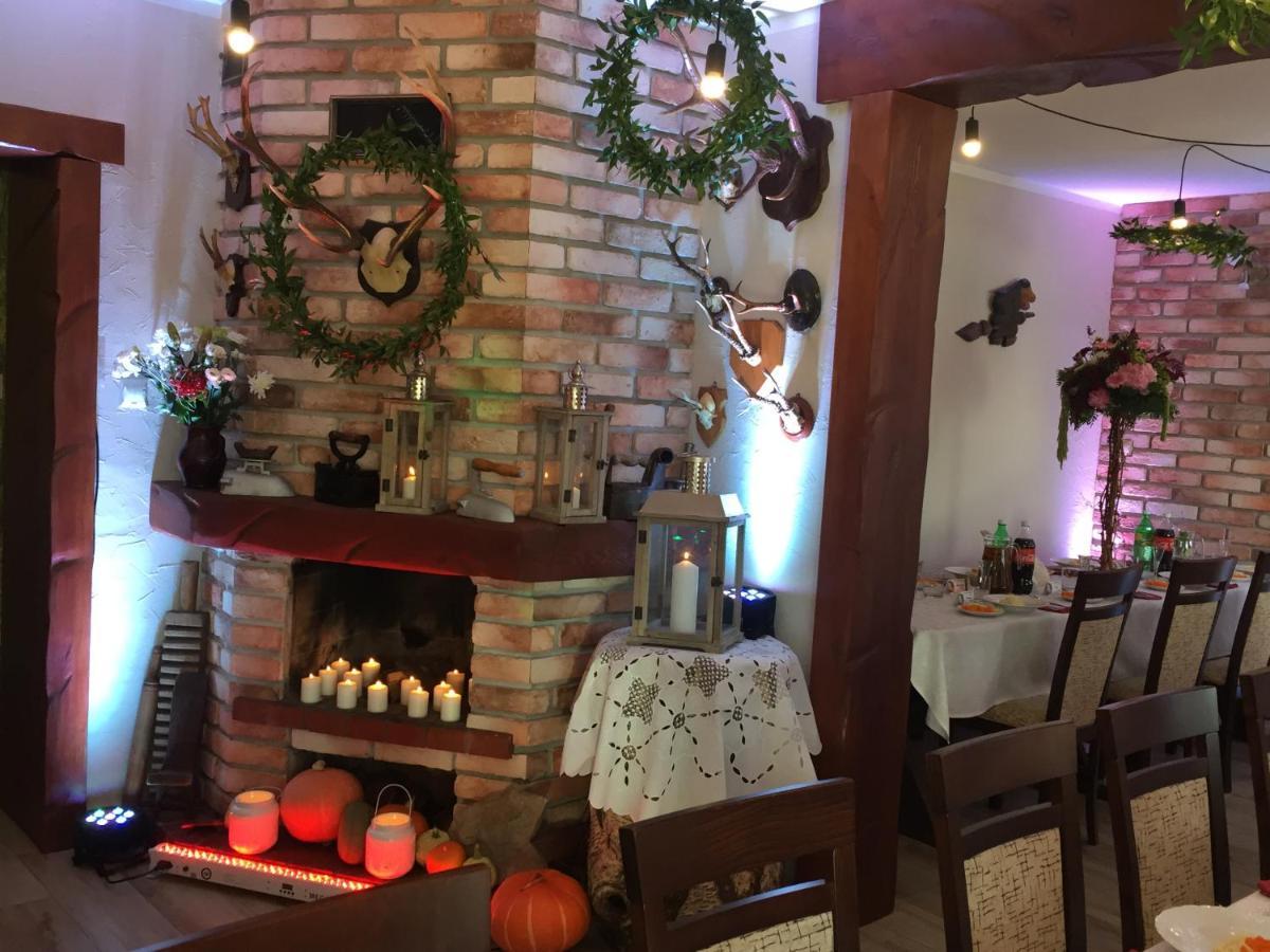 Bed and Breakfast Stajnia Pod Debem Стараховице Экстерьер фото