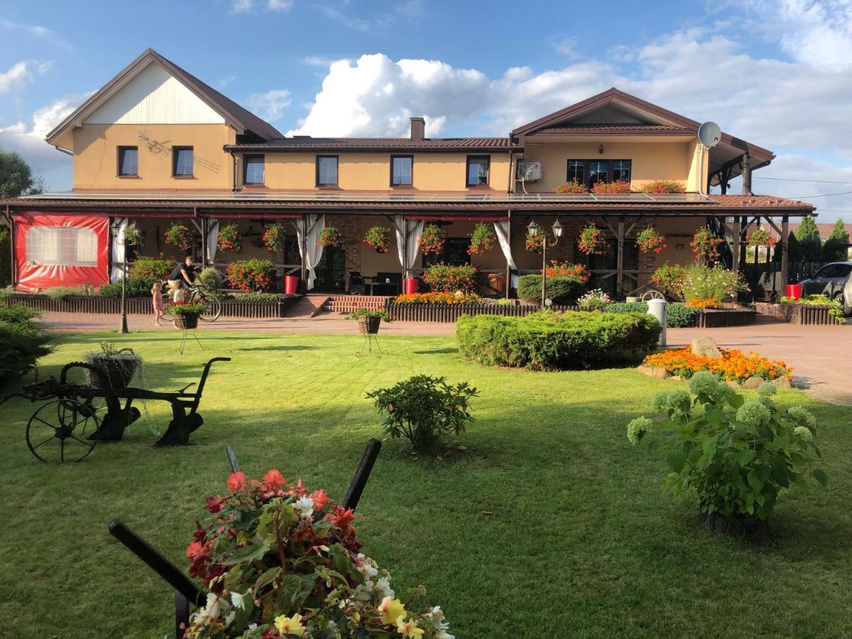 Bed and Breakfast Stajnia Pod Debem Стараховице Экстерьер фото