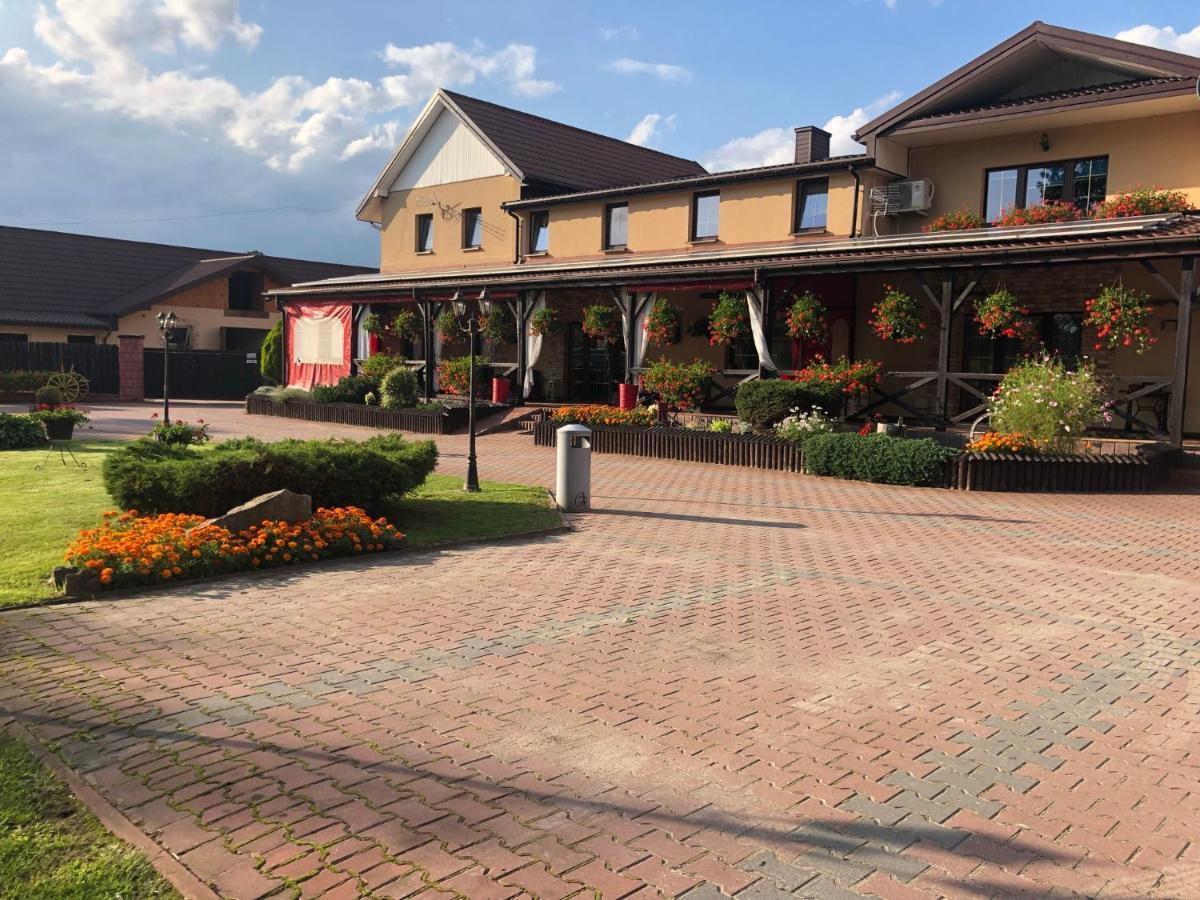 Bed and Breakfast Stajnia Pod Debem Стараховице Экстерьер фото