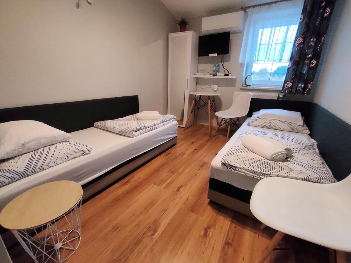 Bed and Breakfast Stajnia Pod Debem Стараховице Экстерьер фото