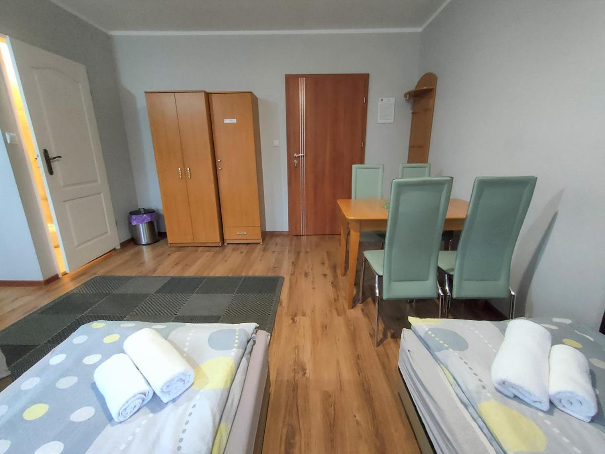 Bed and Breakfast Stajnia Pod Debem Стараховице Экстерьер фото