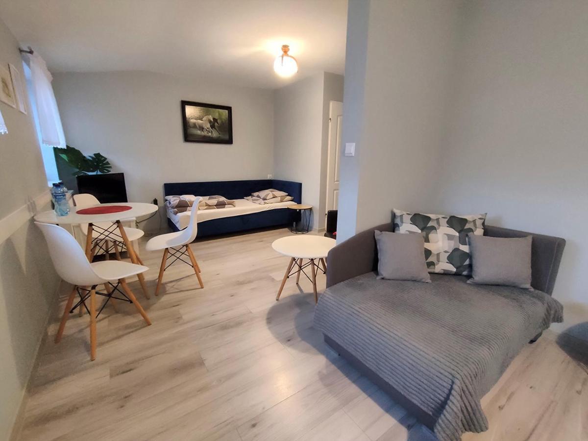 Bed and Breakfast Stajnia Pod Debem Стараховице Экстерьер фото