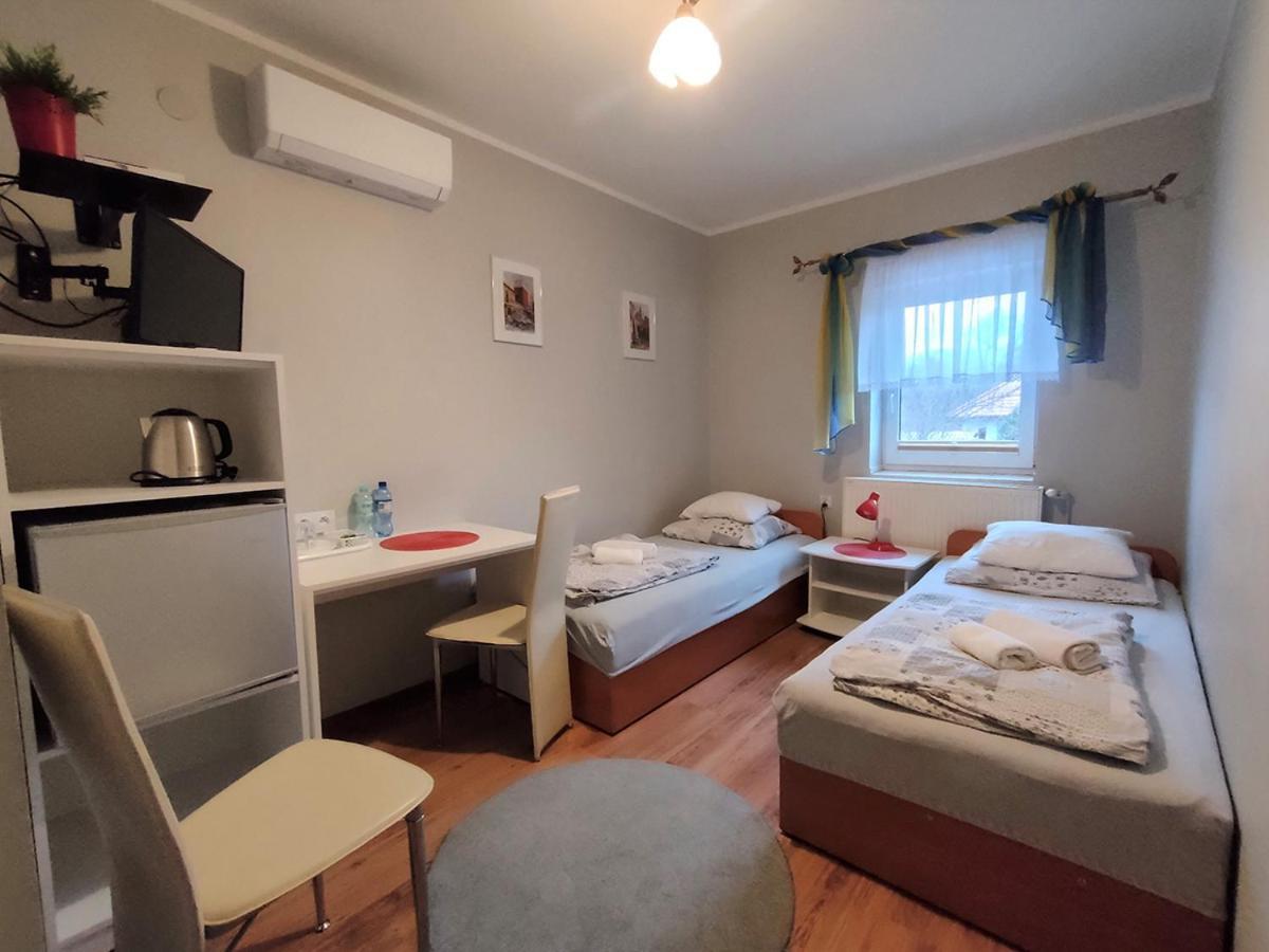 Bed and Breakfast Stajnia Pod Debem Стараховице Экстерьер фото