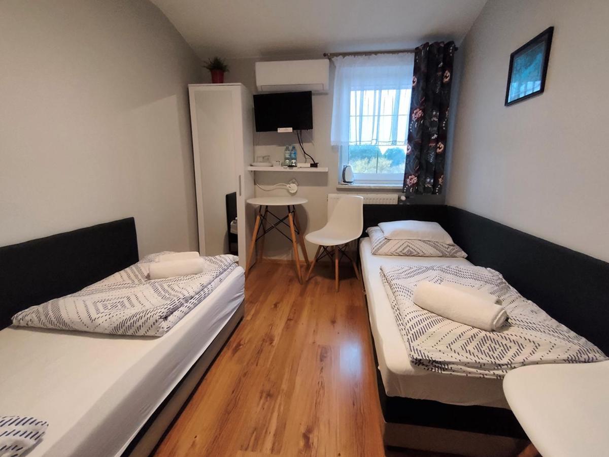 Bed and Breakfast Stajnia Pod Debem Стараховице Экстерьер фото