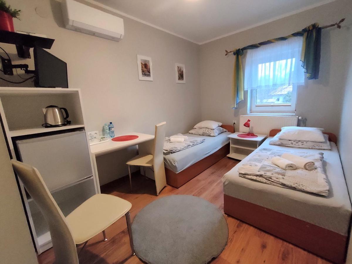 Bed and Breakfast Stajnia Pod Debem Стараховице Экстерьер фото