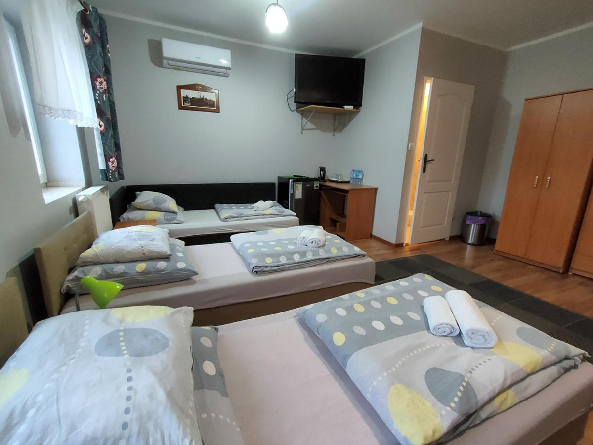 Bed and Breakfast Stajnia Pod Debem Стараховице Экстерьер фото