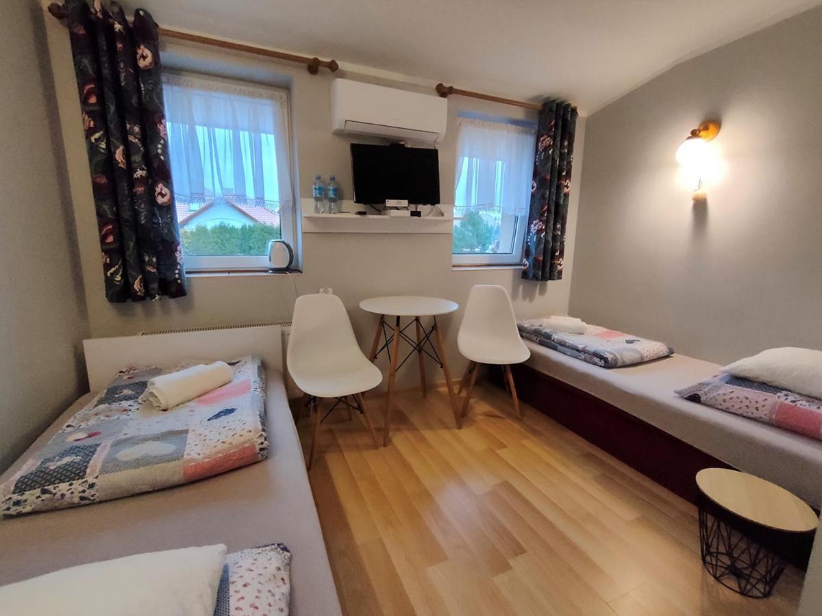 Bed and Breakfast Stajnia Pod Debem Стараховице Экстерьер фото